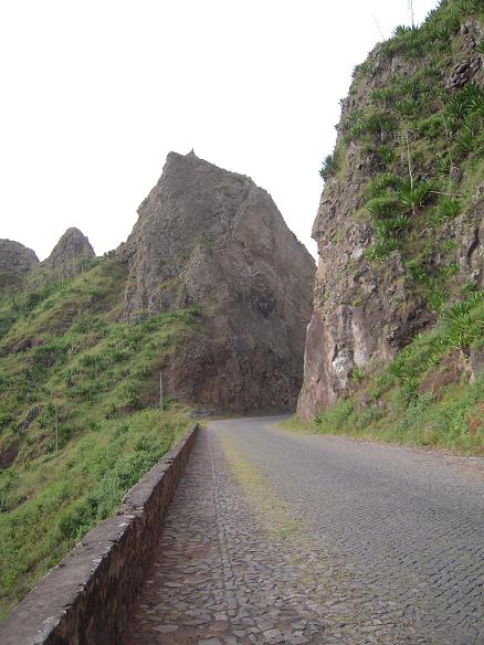 Garganta para atravessar a Serra da Malagueta